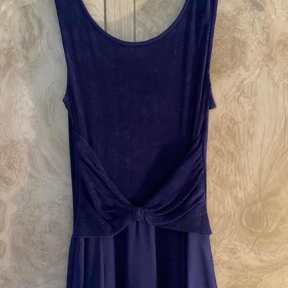 Gown - Picture 1 of 4